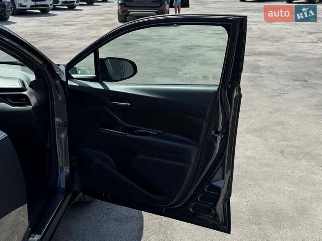 Сірий Тойота C-HR, об'ємом двигуна 1.8 л та пробігом 70 тис. км за 22999 $, фото 34 на Automoto.ua
