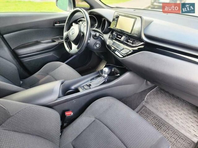 Серый Тойота C-HR, объемом двигателя 1.99 л и пробегом 86 тыс. км за 18600 $, фото 7 на Automoto.ua