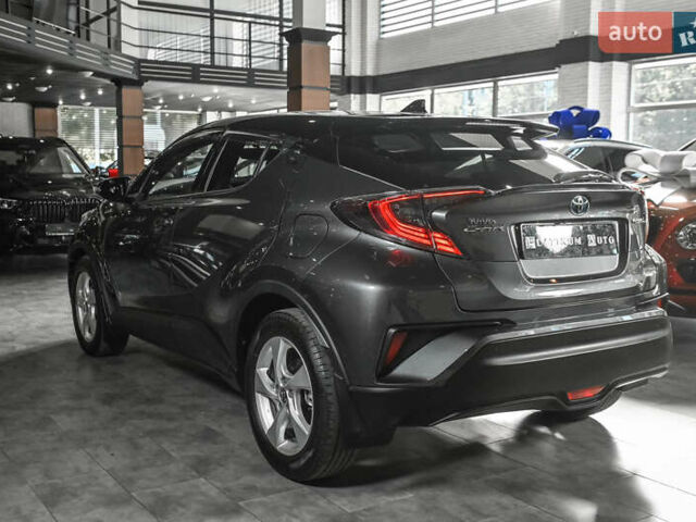 Серый Тойота C-HR, объемом двигателя 1.8 л и пробегом 84 тыс. км за 22999 $, фото 8 на Automoto.ua