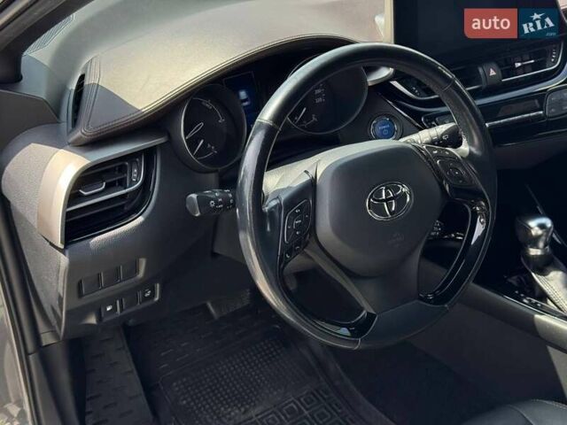 Сірий Тойота C-HR, об'ємом двигуна 1.8 л та пробігом 70 тис. км за 22999 $, фото 22 на Automoto.ua