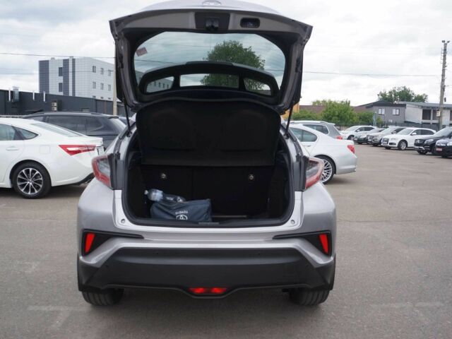 Серый Тойота C-HR, объемом двигателя 0.12 л и пробегом 75 тыс. км за 19700 $, фото 9 на Automoto.ua