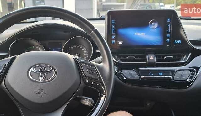 Серый Тойота C-HR, объемом двигателя 1.8 л и пробегом 90 тыс. км за 20300 $, фото 23 на Automoto.ua