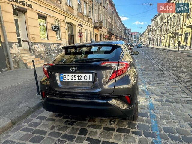Серый Тойота C-HR, объемом двигателя 2 л и пробегом 78 тыс. км за 18700 $, фото 1 на Automoto.ua