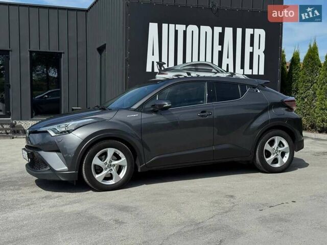 Серый Тойота C-HR, объемом двигателя 1.8 л и пробегом 70 тыс. км за 23500 $, фото 4 на Automoto.ua