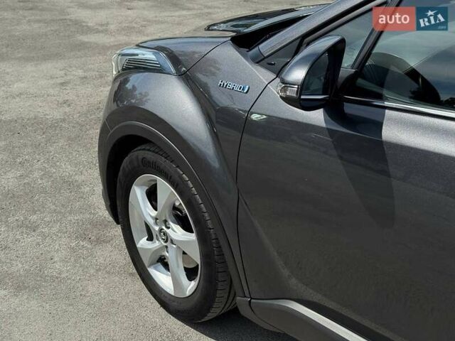 Серый Тойота C-HR, объемом двигателя 1.8 л и пробегом 70 тыс. км за 23500 $, фото 17 на Automoto.ua