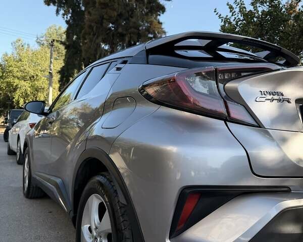 Серый Тойота C-HR, объемом двигателя 1.2 л и пробегом 94 тыс. км за 21000 $, фото 12 на Automoto.ua