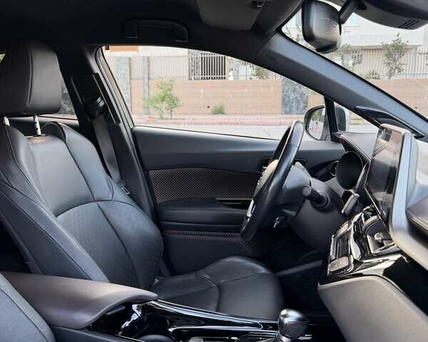 Серый Тойота C-HR, объемом двигателя 1.2 л и пробегом 94 тыс. км за 21000 $, фото 31 на Automoto.ua