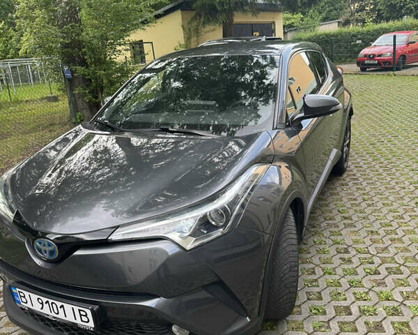 Серый Тойота C-HR, объемом двигателя 1.8 л и пробегом 120 тыс. км за 20000 $, фото 1 на Automoto.ua
