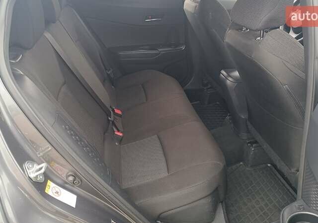 Серый Тойота C-HR, объемом двигателя 1.99 л и пробегом 150 тыс. км за 16385 $, фото 6 на Automoto.ua