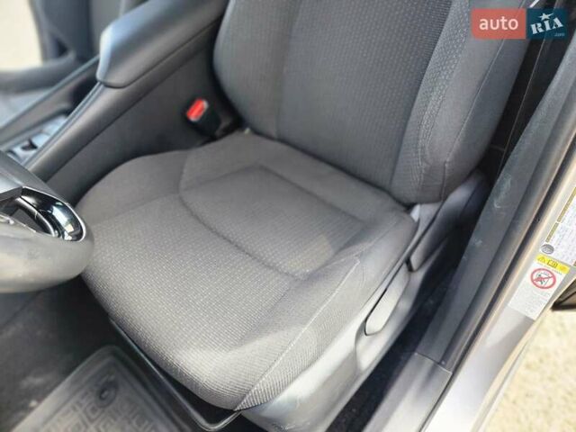 Серый Тойота C-HR, объемом двигателя 1.99 л и пробегом 86 тыс. км за 18600 $, фото 9 на Automoto.ua