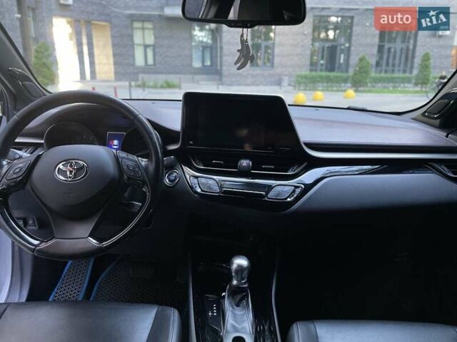 Серый Тойота C-HR, объемом двигателя 1.99 л и пробегом 171 тыс. км за 19000 $, фото 4 на Automoto.ua