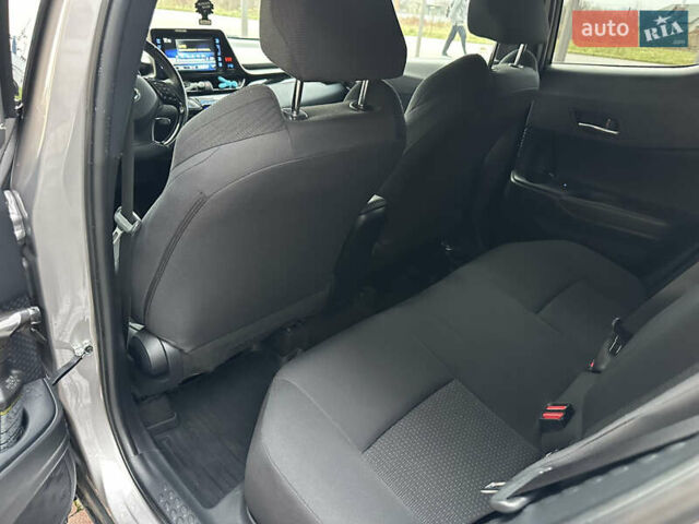 Сірий Тойота C-HR, об'ємом двигуна 1.2 л та пробігом 102 тис. км за 20800 $, фото 44 на Automoto.ua