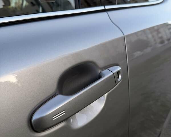 Серый Тойота C-HR, объемом двигателя 1.2 л и пробегом 94 тыс. км за 21000 $, фото 15 на Automoto.ua