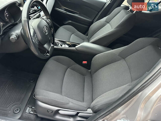 Сірий Тойота C-HR, об'ємом двигуна 1.2 л та пробігом 102 тис. км за 20800 $, фото 32 на Automoto.ua