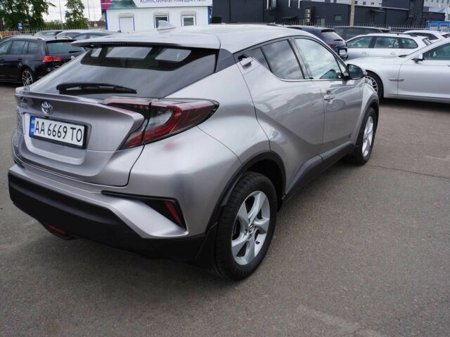 Серый Тойота C-HR, объемом двигателя 0.12 л и пробегом 75 тыс. км за 19700 $, фото 5 на Automoto.ua