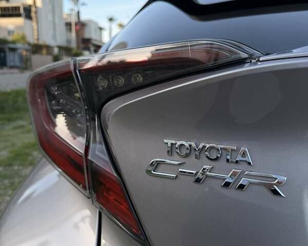 Серый Тойота C-HR, объемом двигателя 1.2 л и пробегом 94 тыс. км за 21000 $, фото 18 на Automoto.ua