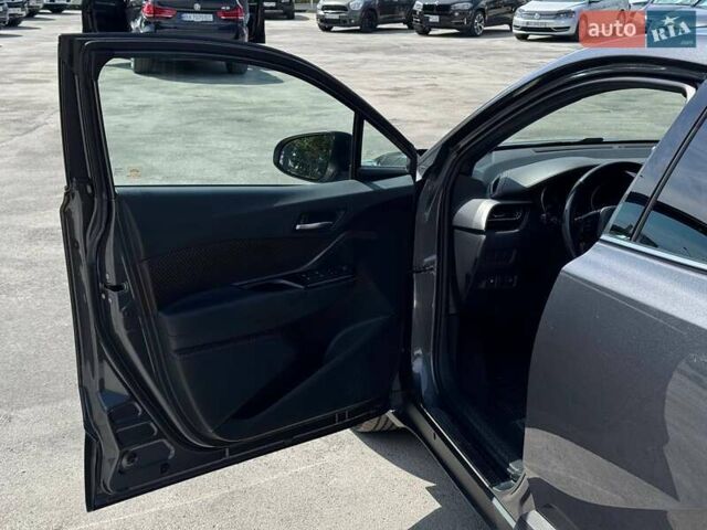 Сірий Тойота C-HR, об'ємом двигуна 1.8 л та пробігом 70 тис. км за 22999 $, фото 19 на Automoto.ua