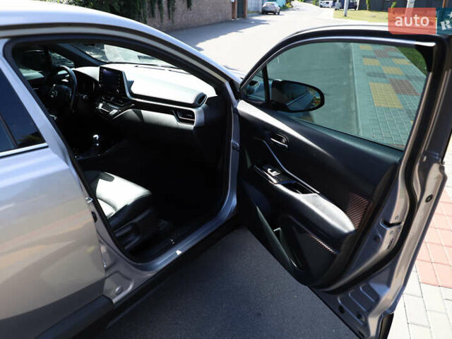 Сірий Тойота C-HR, об'ємом двигуна 2 л та пробігом 53 тис. км за 23500 $, фото 36 на Automoto.ua