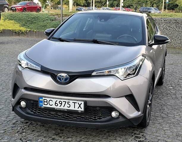 Серый Тойота C-HR, объемом двигателя 1.8 л и пробегом 90 тыс. км за 20300 $, фото 1 на Automoto.ua
