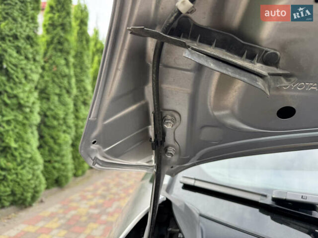Сірий Тойота C-HR, об'ємом двигуна 1.99 л та пробігом 92 тис. км за 18700 $, фото 27 на Automoto.ua