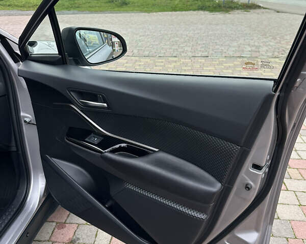 Сірий Тойота C-HR, об'ємом двигуна 1.2 л та пробігом 102 тис. км за 20800 $, фото 36 на Automoto.ua