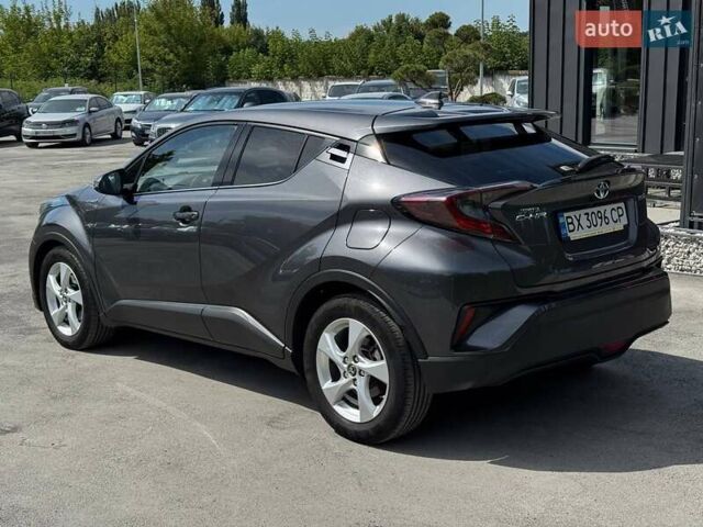 Серый Тойота C-HR, объемом двигателя 1.8 л и пробегом 70 тыс. км за 23500 $, фото 8 на Automoto.ua