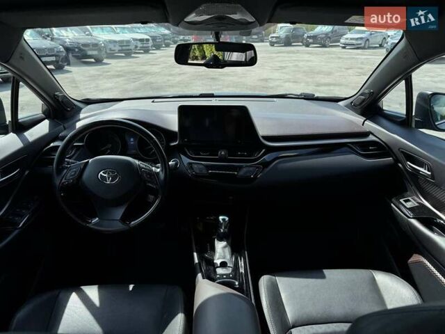 Серый Тойота C-HR, объемом двигателя 1.8 л и пробегом 70 тыс. км за 23500 $, фото 31 на Automoto.ua