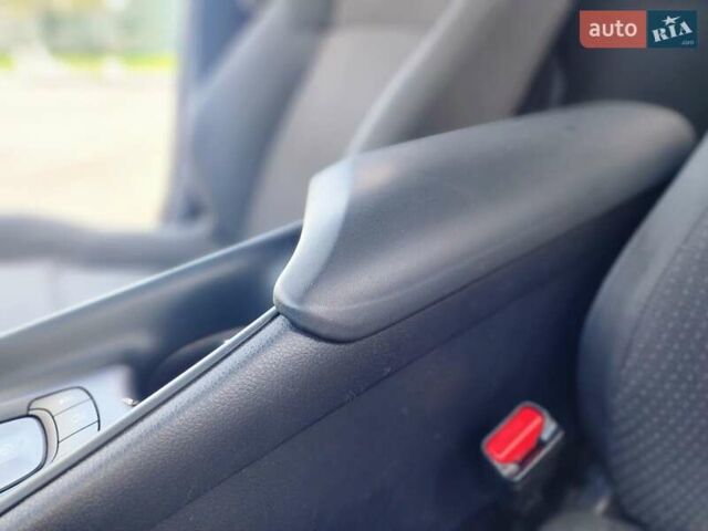 Серый Тойота C-HR, объемом двигателя 1.99 л и пробегом 86 тыс. км за 18600 $, фото 10 на Automoto.ua