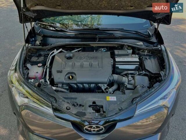 Серый Тойота C-HR, объемом двигателя 2 л и пробегом 62 тыс. км за 19000 $, фото 3 на Automoto.ua