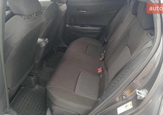 Серый Тойота C-HR, объемом двигателя 1.99 л и пробегом 150 тыс. км за 16385 $, фото 11 на Automoto.ua