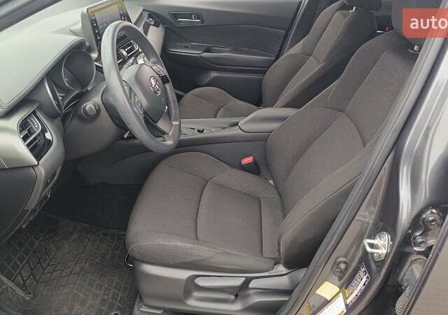 Серый Тойота C-HR, объемом двигателя 1.99 л и пробегом 150 тыс. км за 16385 $, фото 10 на Automoto.ua