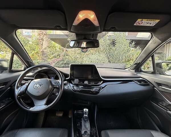 Серый Тойота C-HR, объемом двигателя 1.2 л и пробегом 94 тыс. км за 21000 $, фото 21 на Automoto.ua