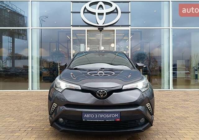Серый Тойота C-HR, объемом двигателя 1.99 л и пробегом 150 тыс. км за 16385 $, фото 4 на Automoto.ua