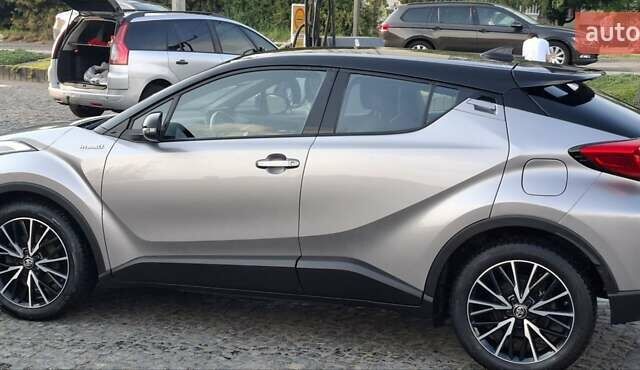 Серый Тойота C-HR, объемом двигателя 1.8 л и пробегом 90 тыс. км за 20300 $, фото 2 на Automoto.ua