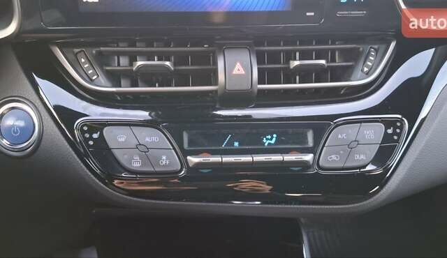 Серый Тойота C-HR, объемом двигателя 1.8 л и пробегом 90 тыс. км за 20300 $, фото 26 на Automoto.ua