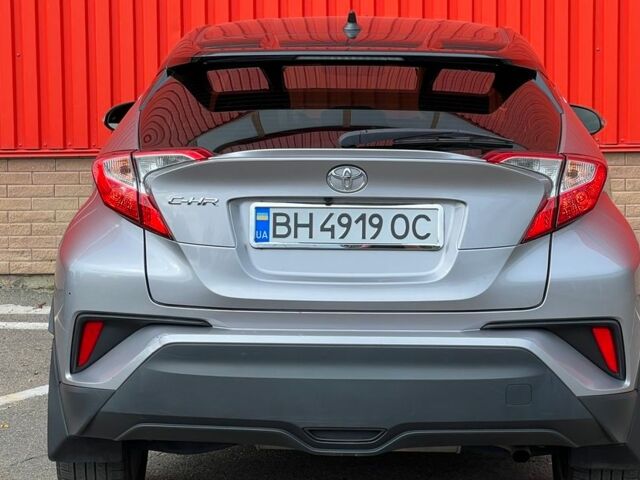 Серый Тойота C-HR, объемом двигателя 0 л и пробегом 49 тыс. км за 19500 $, фото 5 на Automoto.ua