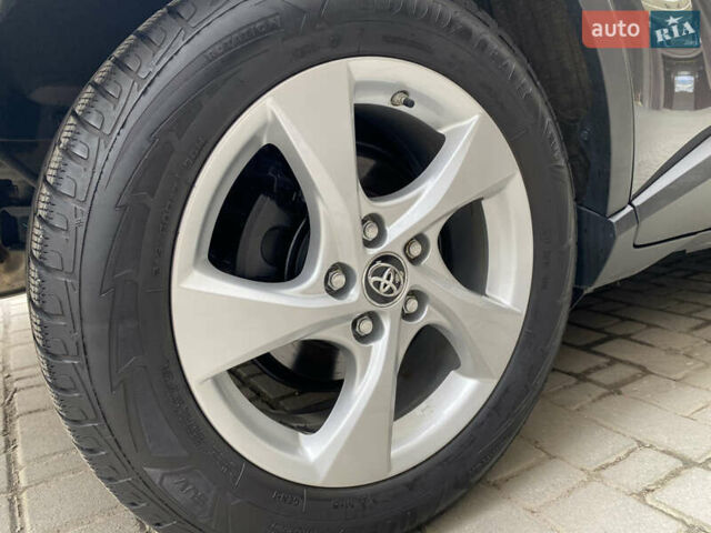 Серый Тойота C-HR, объемом двигателя 1.2 л и пробегом 64 тыс. км за 21450 $, фото 69 на Automoto.ua