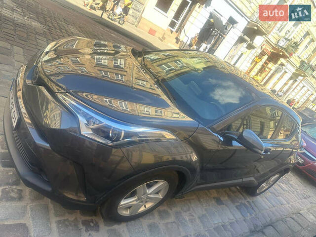 Серый Тойота C-HR, объемом двигателя 2 л и пробегом 78 тыс. км за 18700 $, фото 6 на Automoto.ua