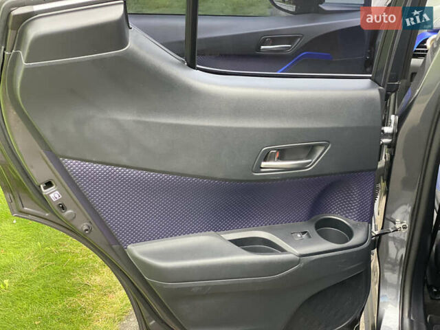Серый Тойота C-HR, объемом двигателя 1.2 л и пробегом 64 тыс. км за 21450 $, фото 42 на Automoto.ua