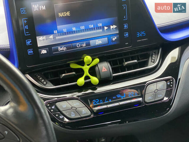 Серый Тойота C-HR, объемом двигателя 1.2 л и пробегом 64 тыс. км за 21450 $, фото 37 на Automoto.ua