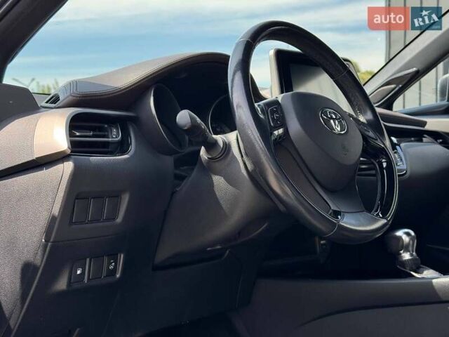 Серый Тойота C-HR, объемом двигателя 1.8 л и пробегом 70 тыс. км за 23500 $, фото 21 на Automoto.ua