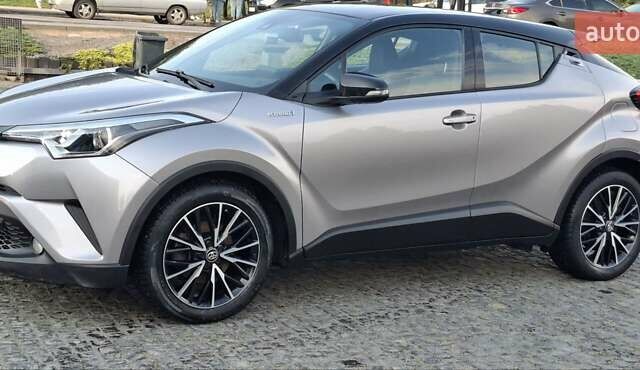 Серый Тойота C-HR, объемом двигателя 1.8 л и пробегом 90 тыс. км за 20300 $, фото 3 на Automoto.ua