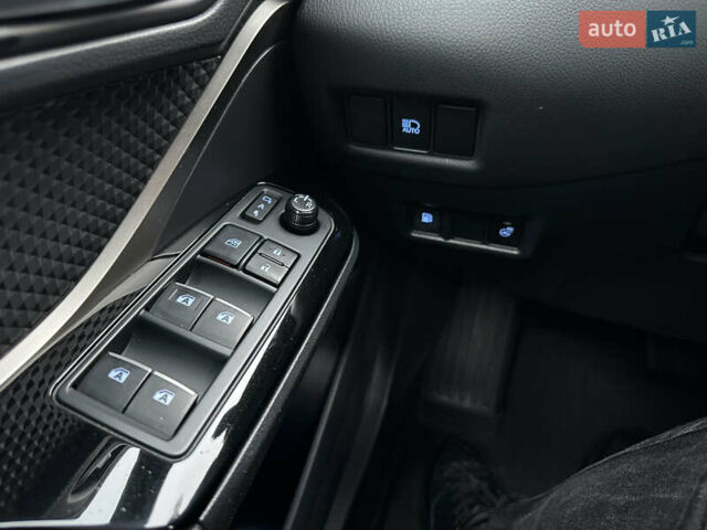 Сірий Тойота C-HR, об'ємом двигуна 1.2 л та пробігом 102 тис. км за 20800 $, фото 27 на Automoto.ua