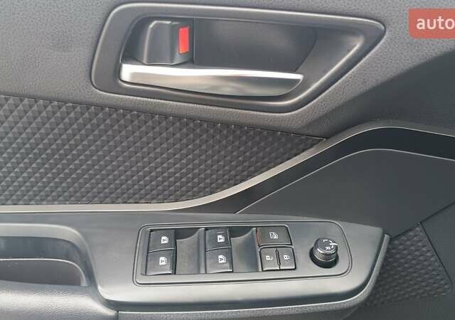 Серый Тойота C-HR, объемом двигателя 1.99 л и пробегом 150 тыс. км за 16385 $, фото 12 на Automoto.ua