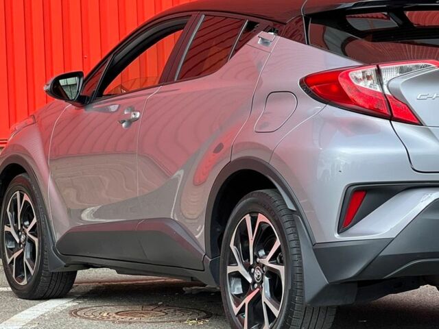 Серый Тойота C-HR, объемом двигателя 0 л и пробегом 49 тыс. км за 19500 $, фото 2 на Automoto.ua