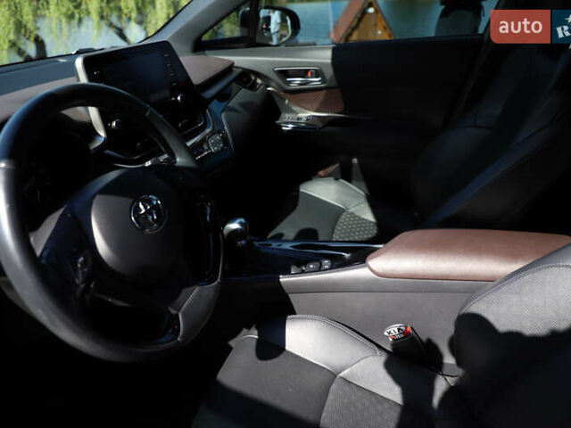 Сірий Тойота C-HR, об'ємом двигуна 2 л та пробігом 53 тис. км за 23500 $, фото 23 на Automoto.ua