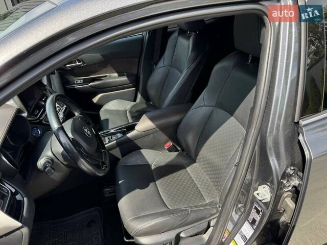 Серый Тойота C-HR, объемом двигателя 1.8 л и пробегом 70 тыс. км за 23500 $, фото 26 на Automoto.ua