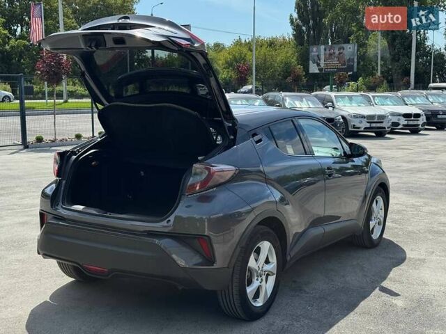 Серый Тойота C-HR, объемом двигателя 1.8 л и пробегом 70 тыс. км за 23500 $, фото 6 на Automoto.ua