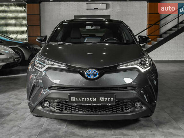Серый Тойота C-HR, объемом двигателя 1.8 л и пробегом 84 тыс. км за 22999 $, фото 1 на Automoto.ua