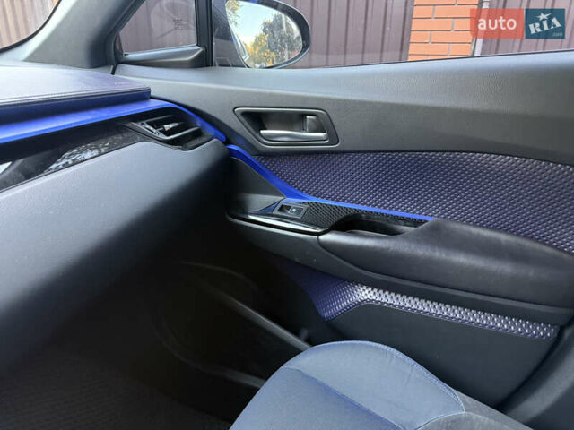 Сірий Тойота C-HR, об'ємом двигуна 1.99 л та пробігом 50 тис. км за 23000 $, фото 7 на Automoto.ua